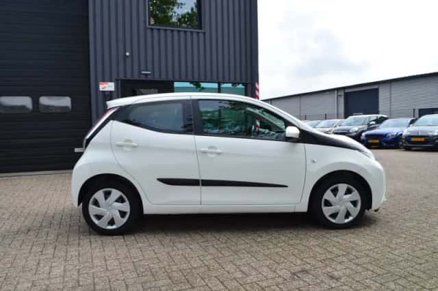 Toyota Aygo (2017) thumbnail 6