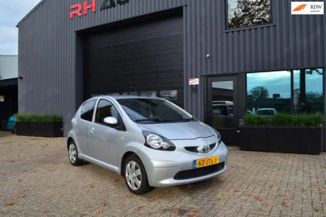 Toyota Aygo (2006) thumbnail 2