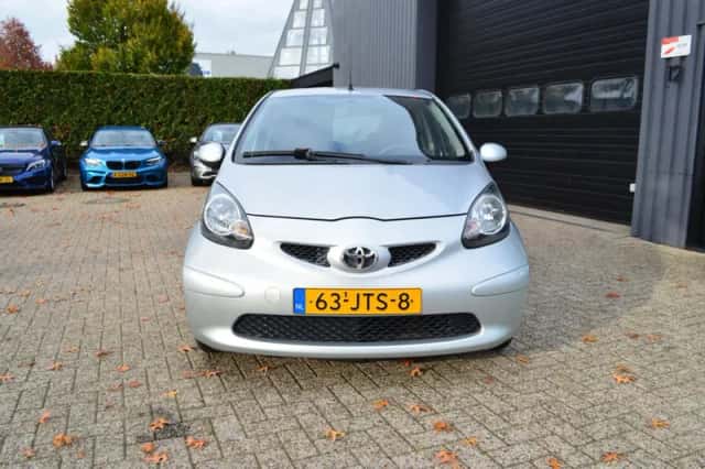 Toyota Aygo (2006) thumbnail 3
