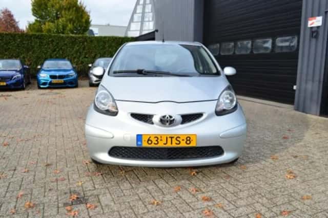Toyota Aygo (2006) thumbnail 3