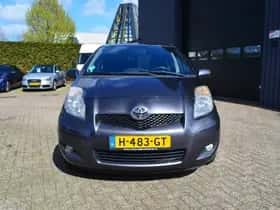 Toyota Yaris (2009) thumbnail 3