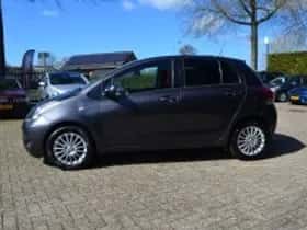 Toyota Yaris thumbnail 4