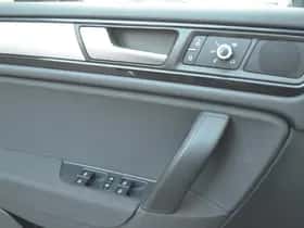 Volkswagen Touareg thumbnail 23