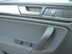 Volkswagen Touareg thumbnail 44