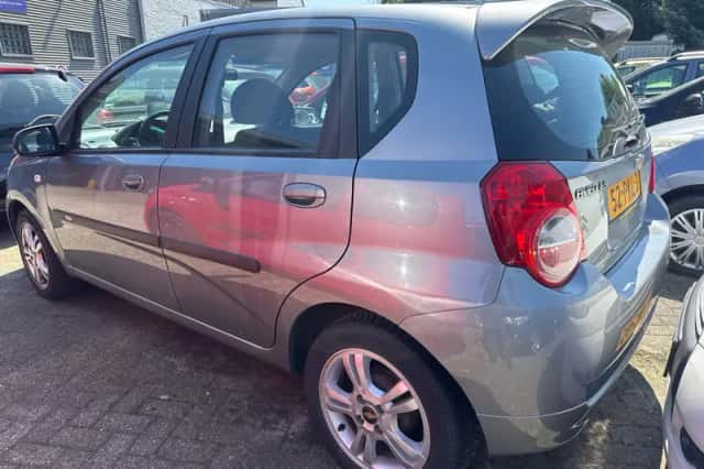 Chevrolet Aveo (2011) thumbnail 4