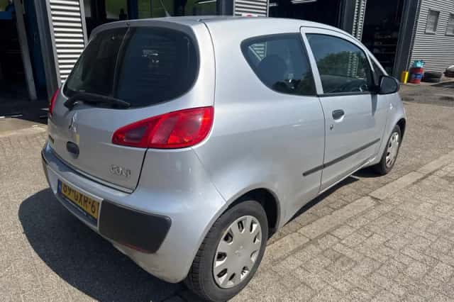 Mitsubishi Colt (2008) thumbnail 3