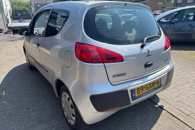 Mitsubishi Colt (2008) thumbnail 4