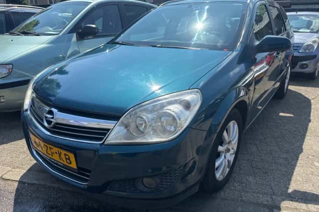 Opel Astra (2008) thumbnail 1