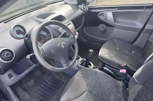 Peugeot 107 (2010) thumbnail 5
