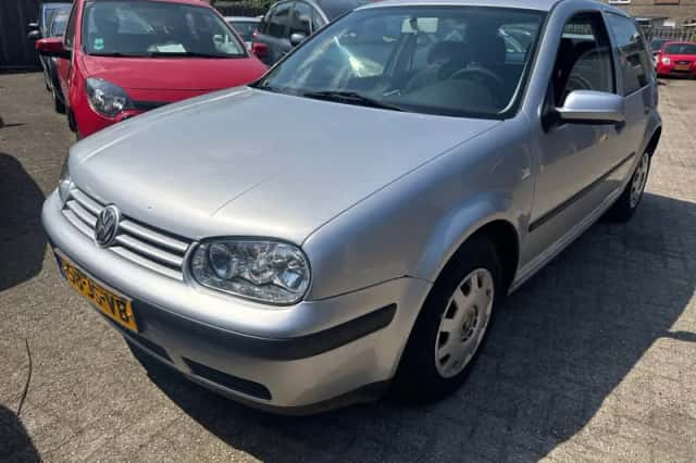 Volkswagen Golf (2002) thumbnail 1