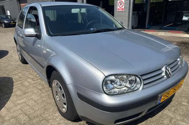 Volkswagen Golf (2002) thumbnail 2