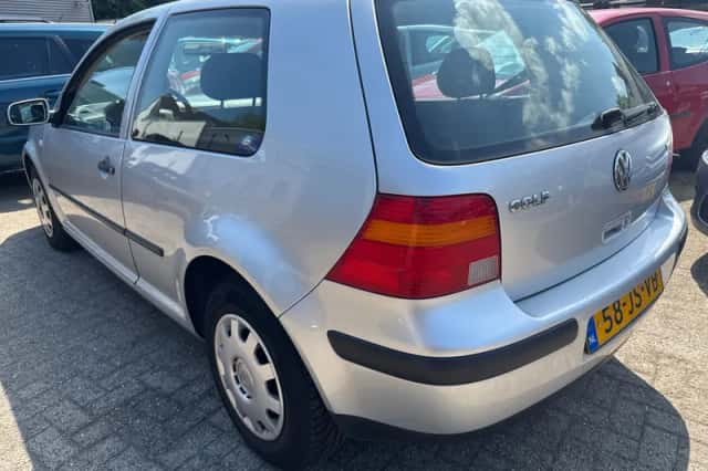 Volkswagen Golf (2002) thumbnail 4