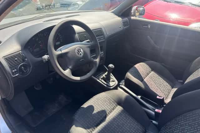 Volkswagen Golf (2002) thumbnail 5