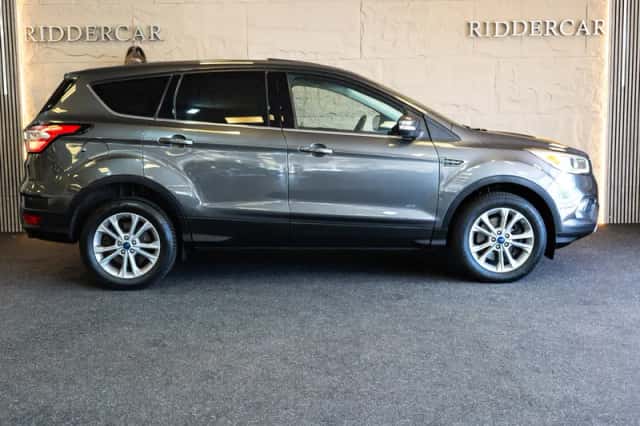 Ford Kuga (2017) thumbnail 4