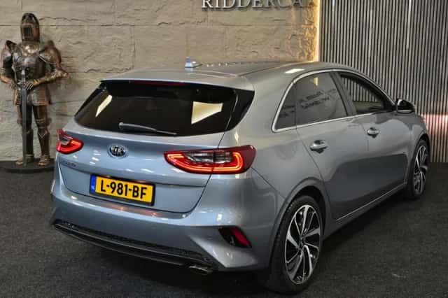 Kia Ceed (2021) thumbnail 2