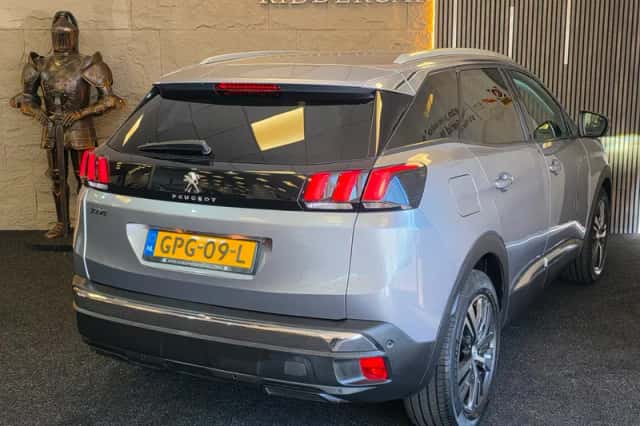 Peugeot 3008 (2019) thumbnail 2