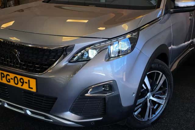 Peugeot 3008 (2019) thumbnail 5