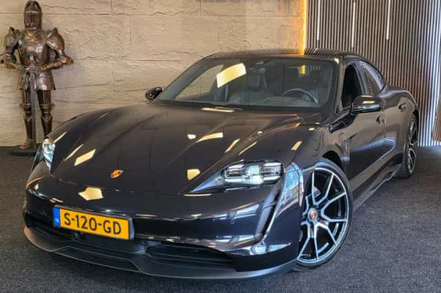 Porsche Taycan (2023) thumbnail 1