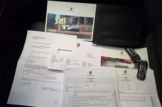 Porsche Taycan (2023) thumbnail 4