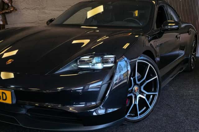 Porsche Taycan (2023) thumbnail 5