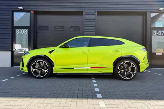Lamborghini Urus (2018) thumbnail 2