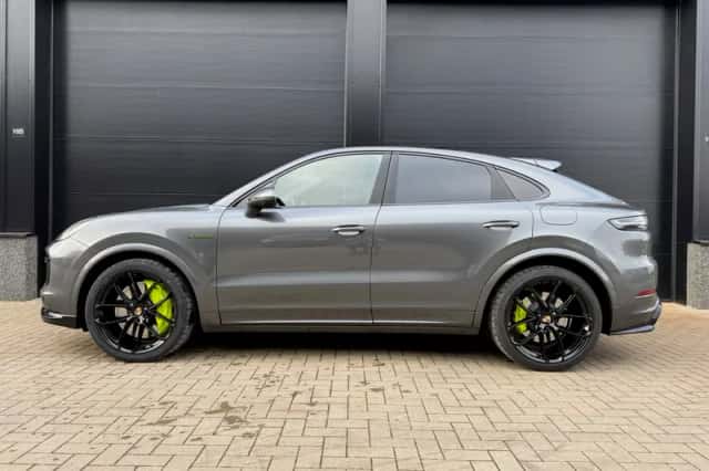 Porsche Cayenne (2019) thumbnail 2