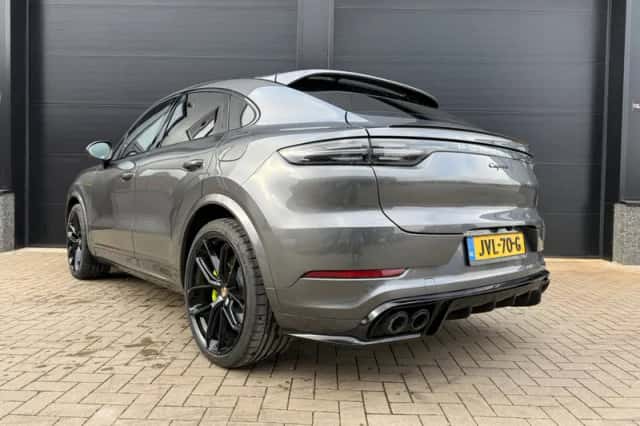 Porsche Cayenne (2019) thumbnail 3