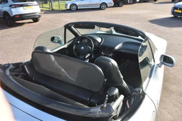 BMW Z3 (1996) thumbnail 2