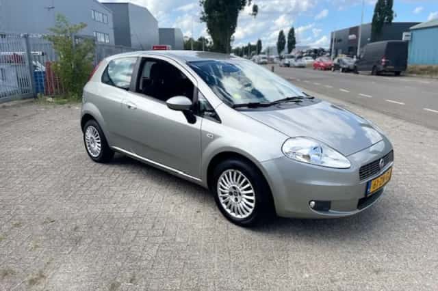 Fiat Grande Punto (2008) thumbnail 2