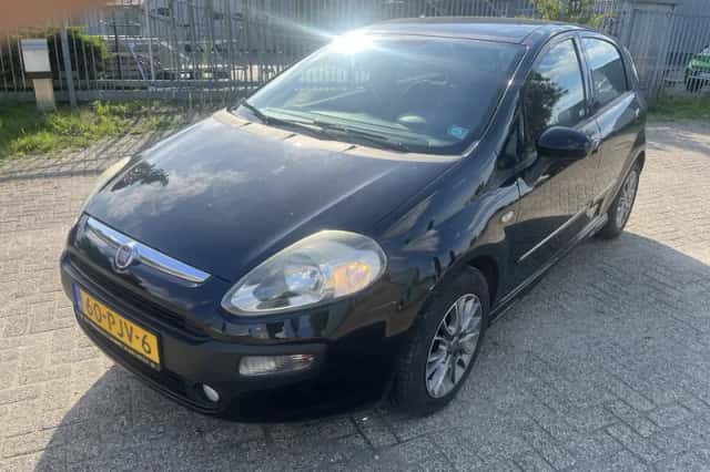 Fiat Punto (2011) thumbnail 1