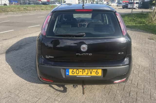Fiat Punto (2011) thumbnail 3
