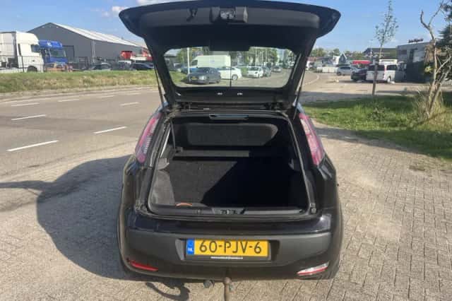 Fiat Punto (2011) thumbnail 4