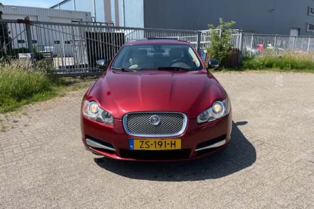 Jaguar XF (2011) thumbnail 1