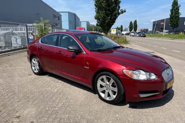 Jaguar XF (2011) thumbnail 2