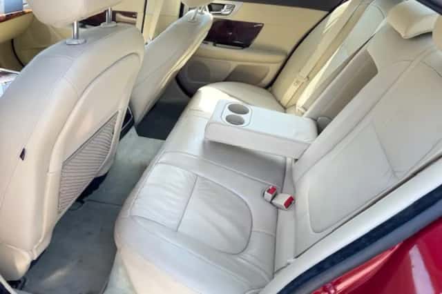 Jaguar XF (2011) thumbnail 6
