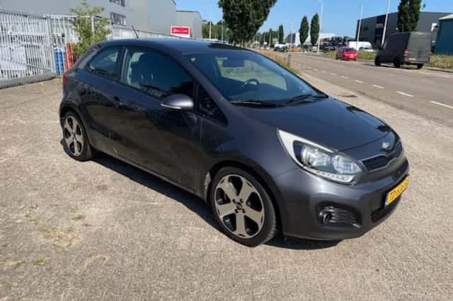 Kia Rio (2013) thumbnail 2