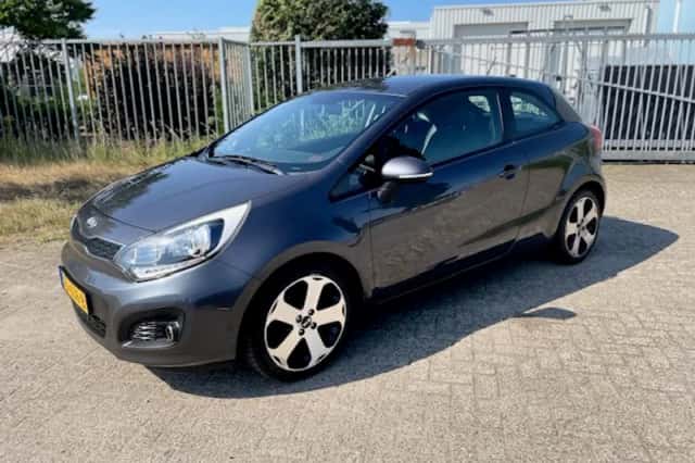 Kia Rio (2013) thumbnail 4