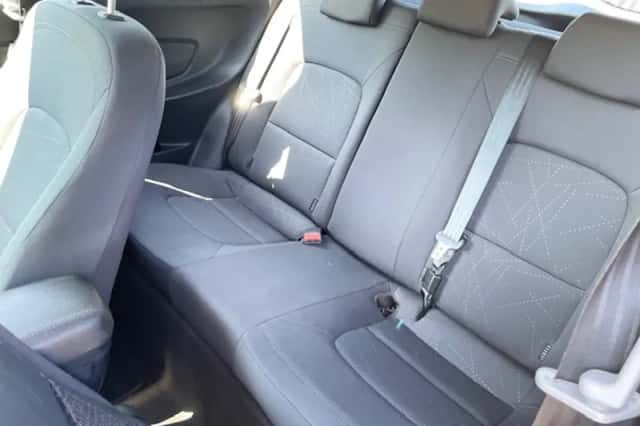 Kia Rio (2013) thumbnail 6