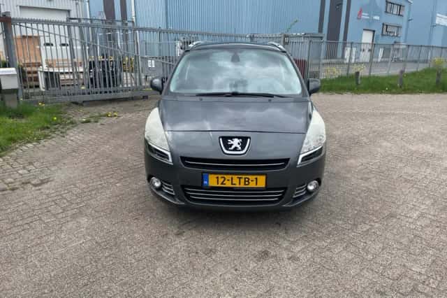Peugeot 5008 (2010) thumbnail 1