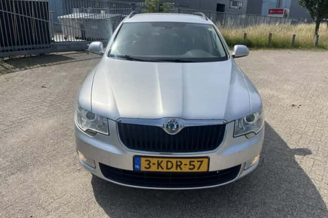 Škoda Superb (2013) thumbnail 1