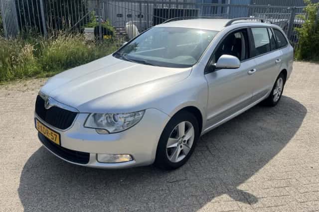Škoda Superb (2013) thumbnail 2