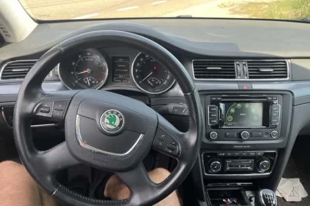 Škoda Superb (2013) thumbnail 4