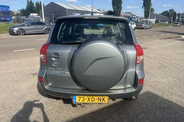 Toyota RAV4 (2007) thumbnail 4
