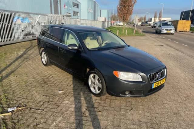 Volvo V70 (2010) thumbnail 2