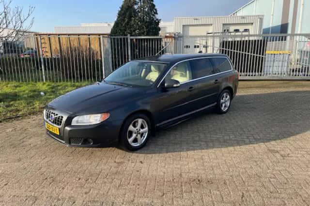 Volvo V70 (2010) thumbnail 3
