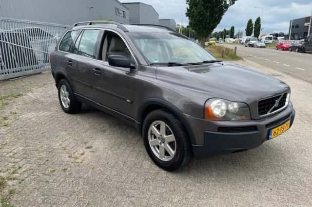 Volvo XC90 (2004) thumbnail 2