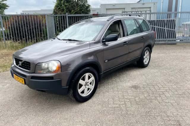 Volvo XC90 (2004) thumbnail 3