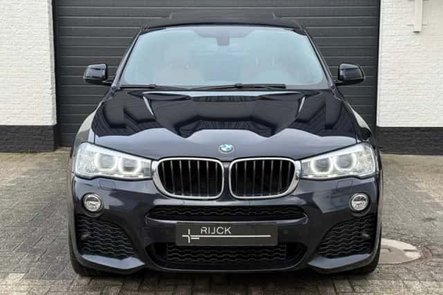 BMW X4 (2016) thumbnail 2