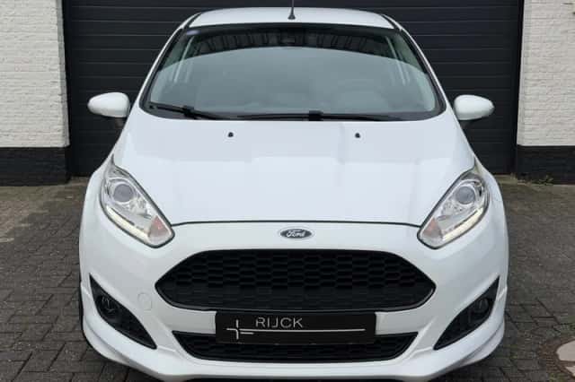 Ford Fiesta (2014) thumbnail 2
