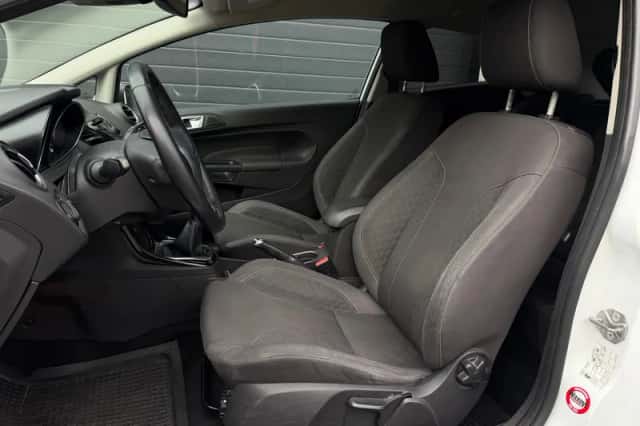 Ford Fiesta (2014) thumbnail 3
